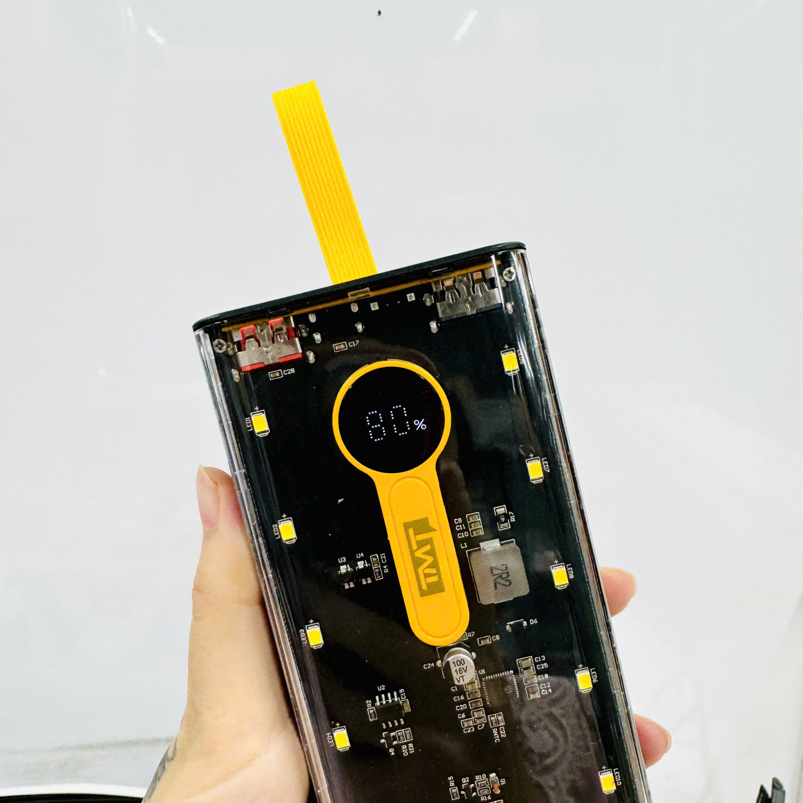 Sạc dự phòng TMT trong suốt