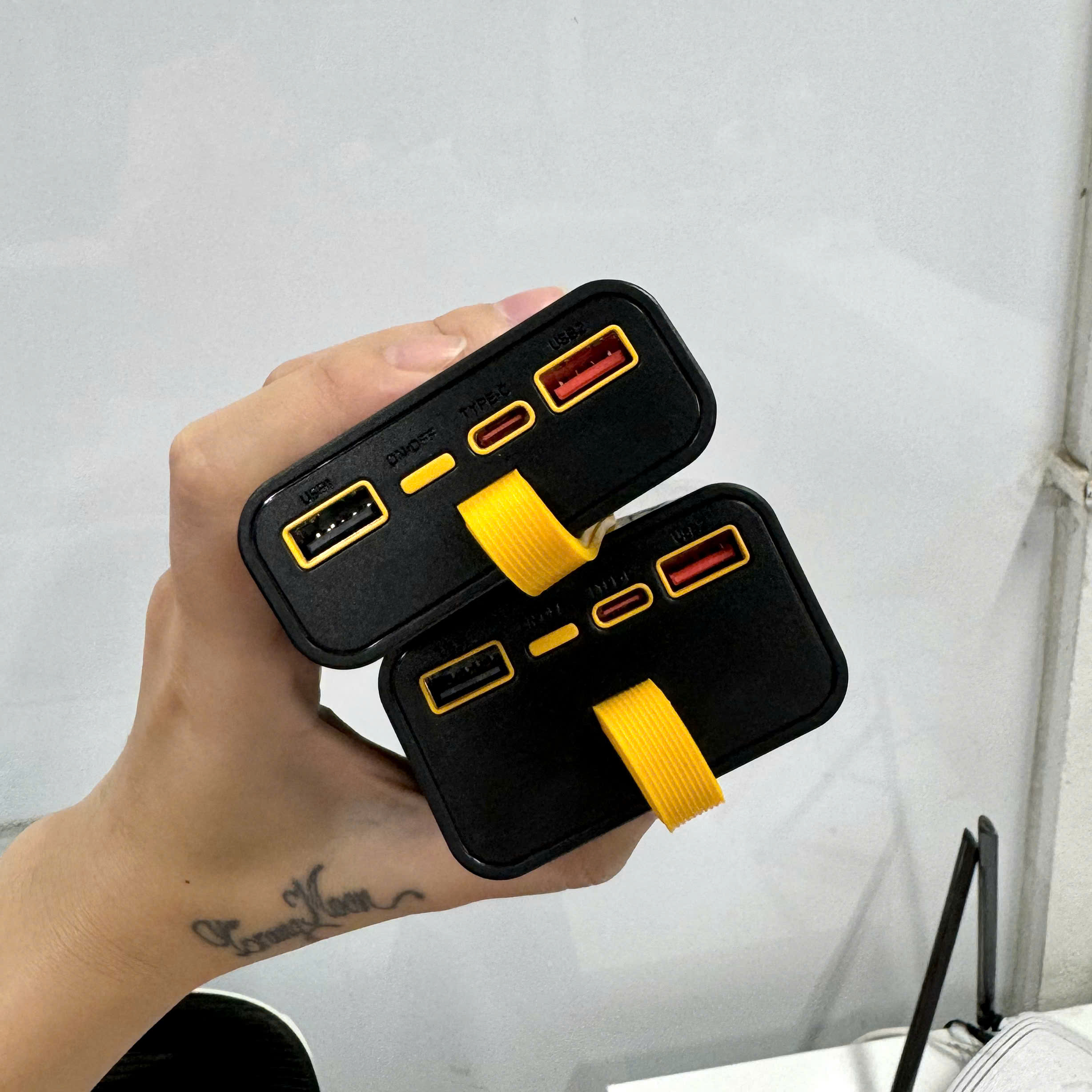 Sạc dự phòng TMT trong suốt1