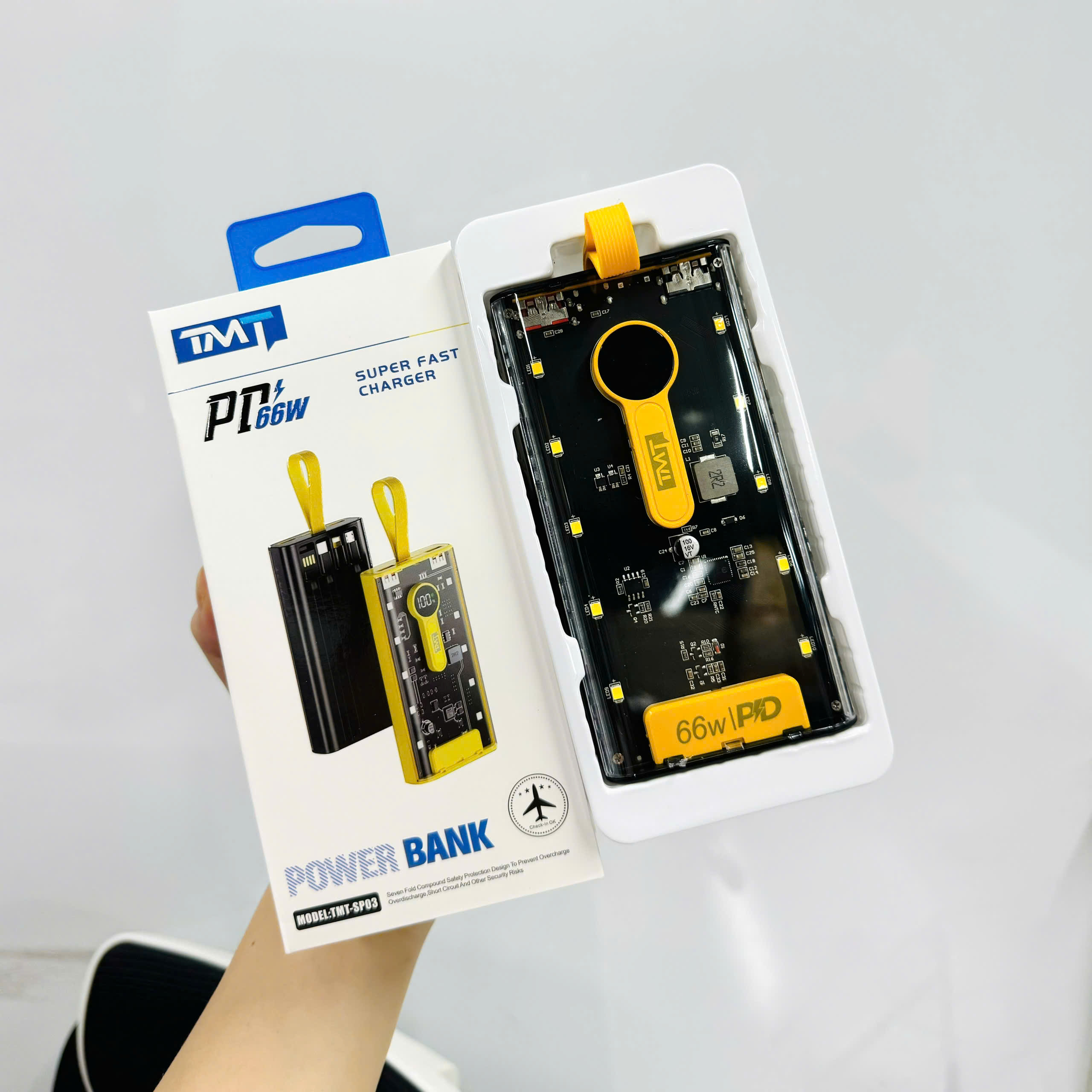 Sạc dự phòng TMT trong suốt4